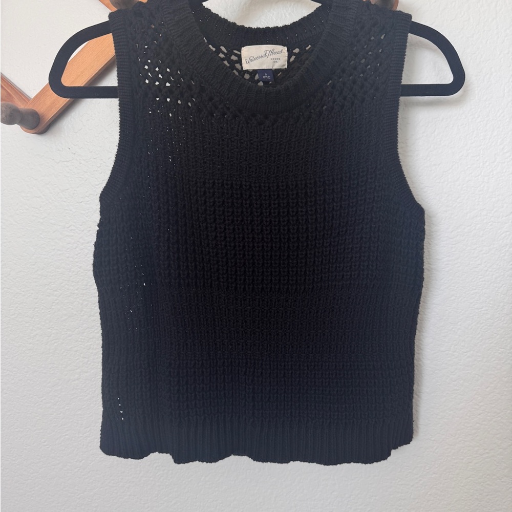 universal thread sleeveless crew neck knit top